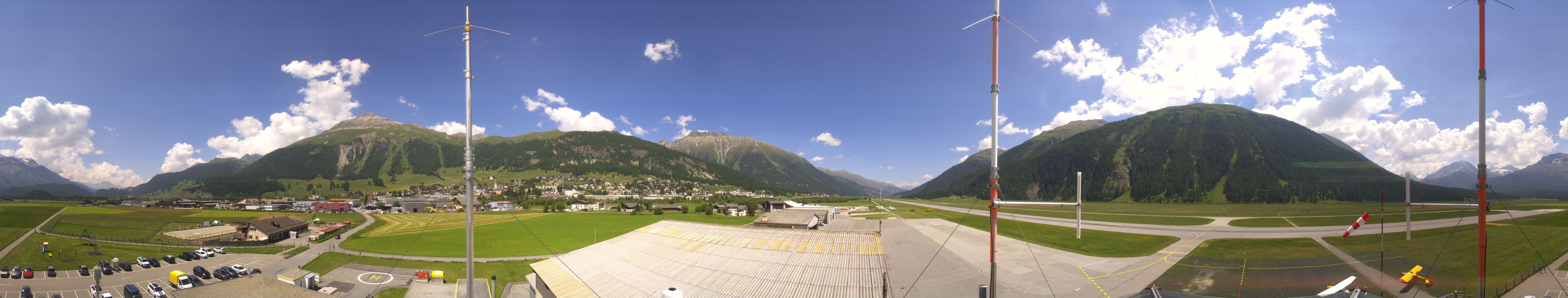 Archived image Webcam Samedan I Airport orientation west