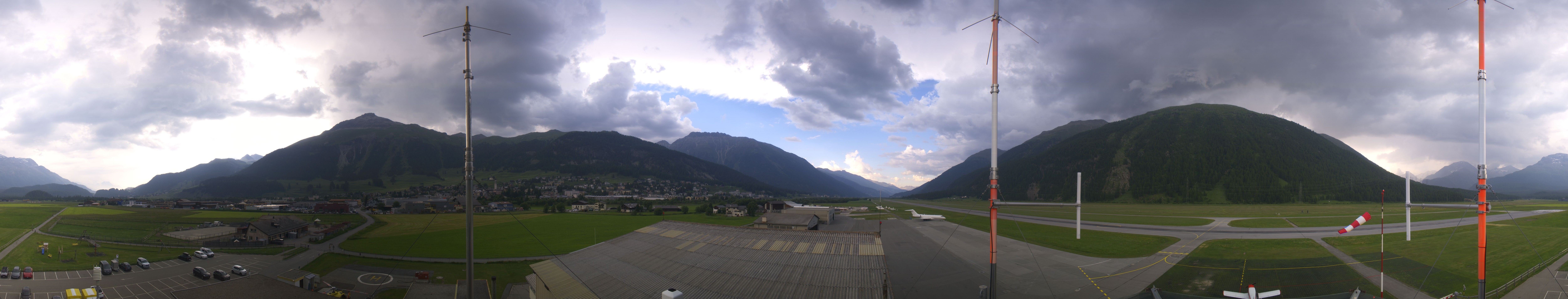 Archived image Webcam Samedan I Airport orientation west