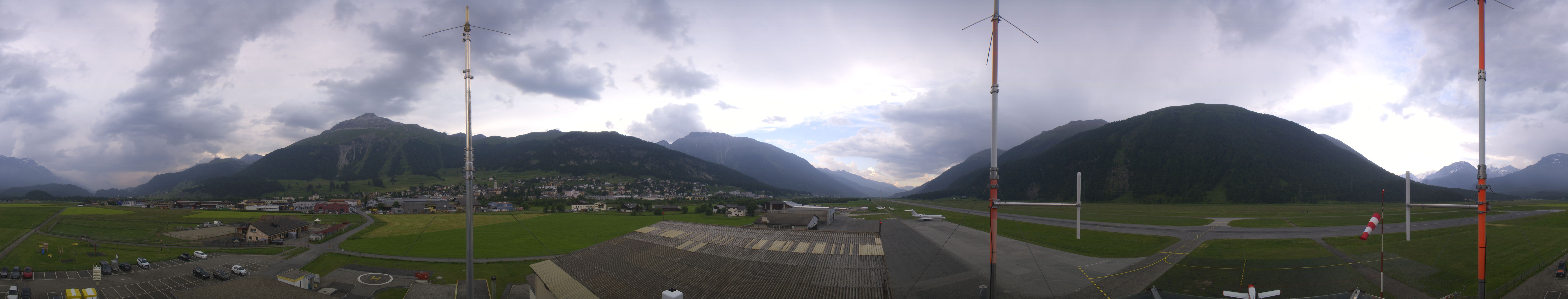 Archived image Webcam Samedan I Airport orientation west