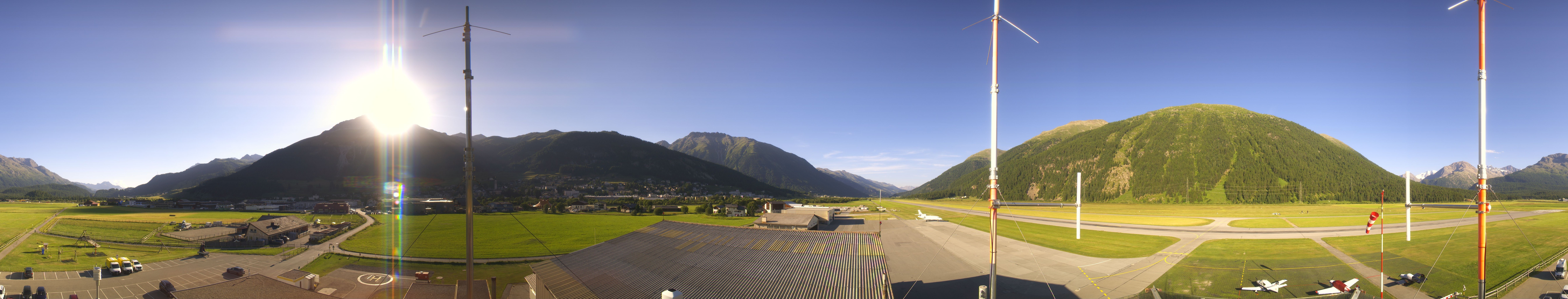 Archived image Webcam Samedan I Airport orientation west