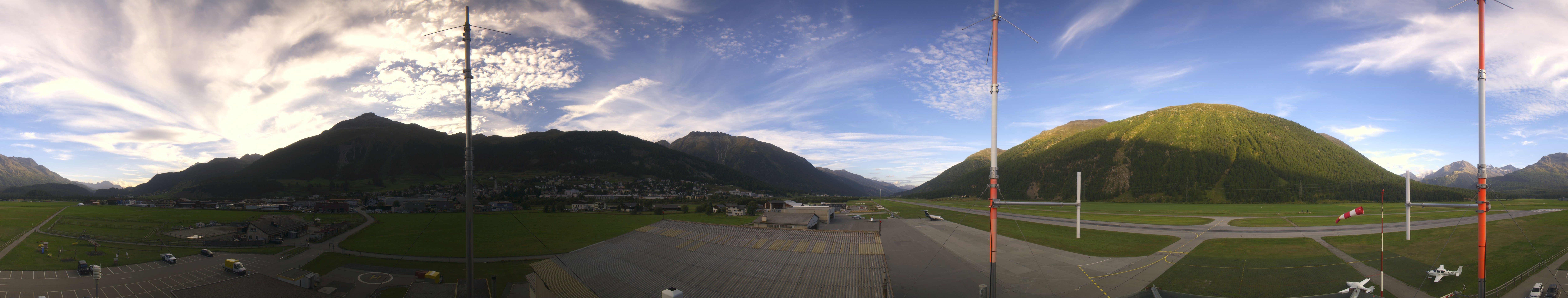 Archived image Webcam Samedan I Airport orientation west