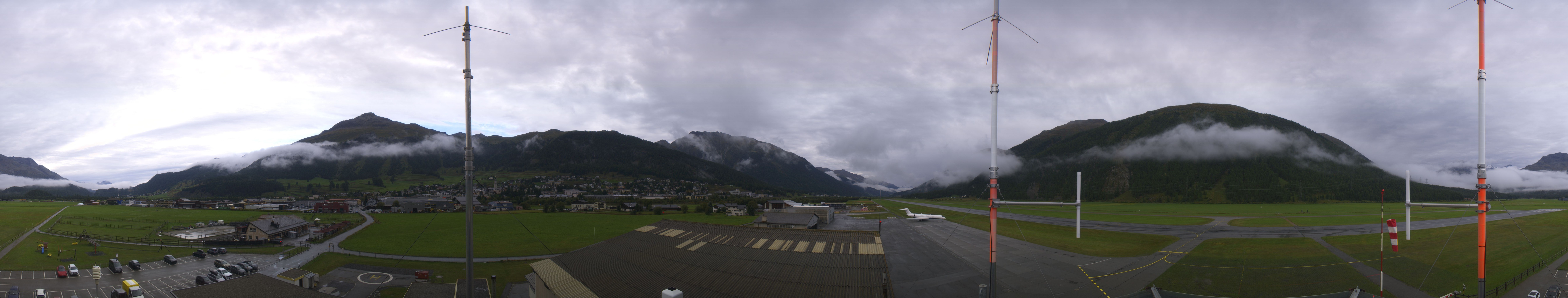 Archived image Webcam Samedan I Airport orientation west