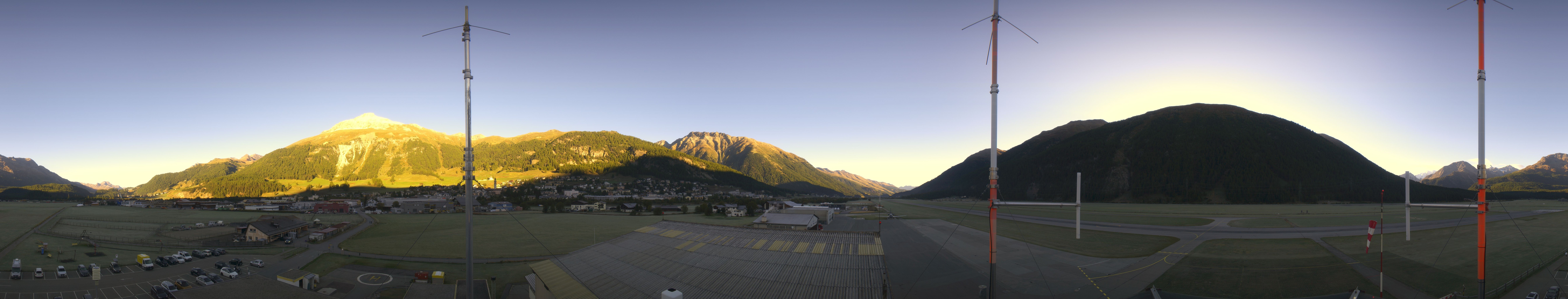 Archived image Webcam Samedan I Airport orientation west