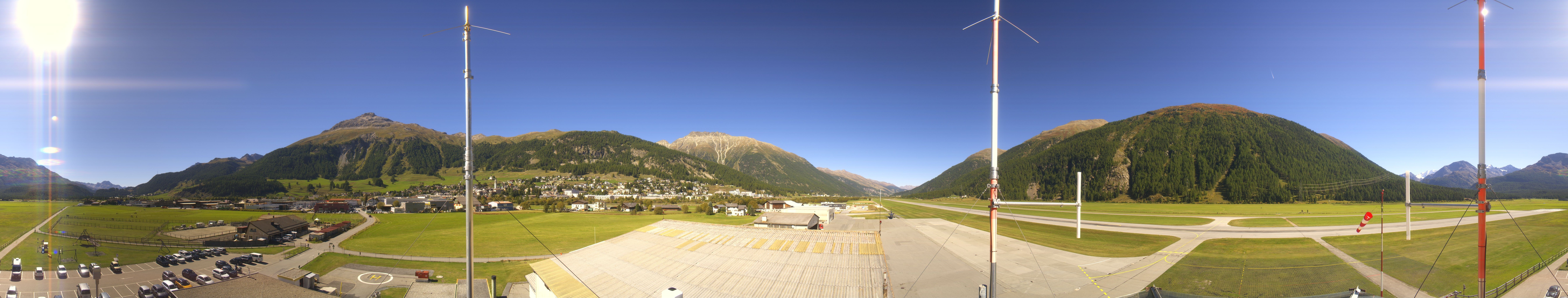 Archived image Webcam Samedan I Airport orientation west