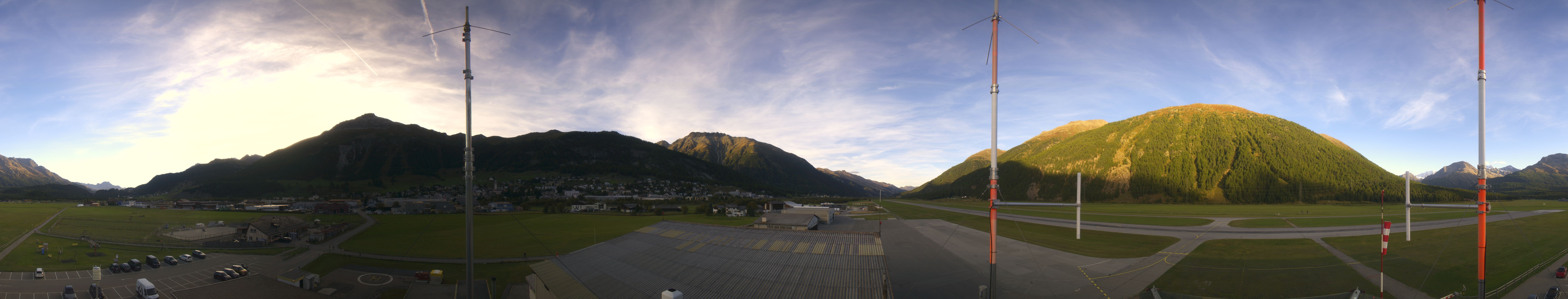 Archived image Webcam Samedan I Airport orientation west