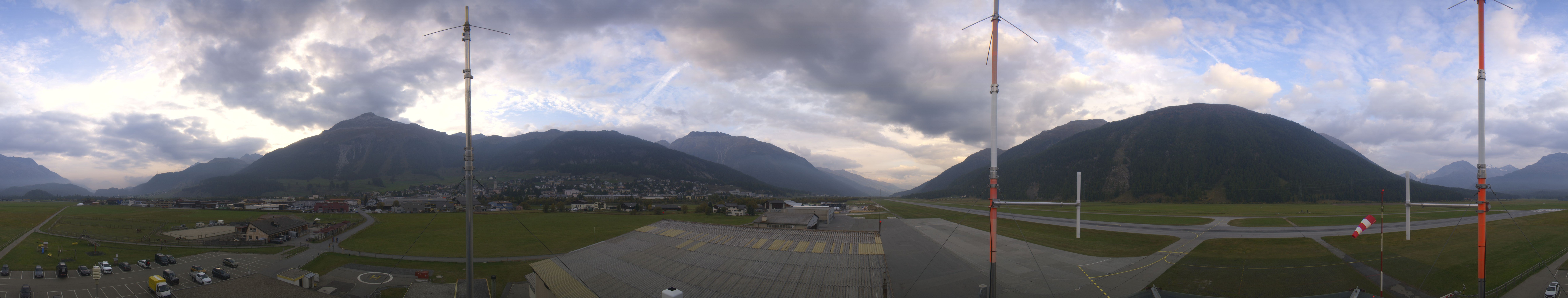 Archived image Webcam Samedan I Airport orientation west