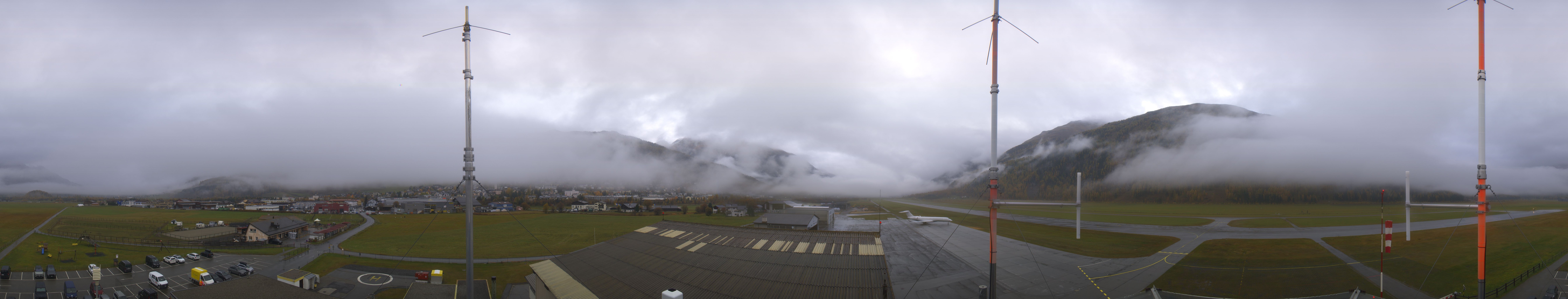 Archived image Webcam Samedan I Airport orientation west