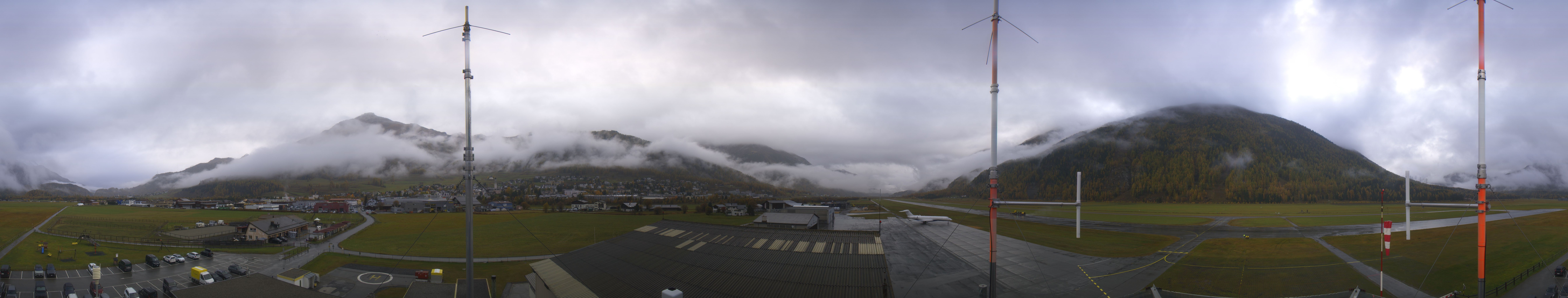 Archived image Webcam Samedan I Airport orientation west