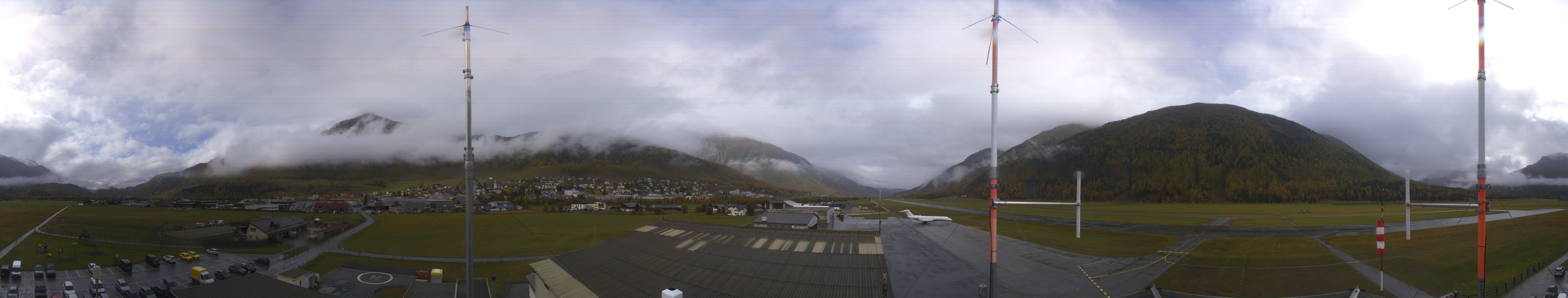 Archived image Webcam Samedan I Airport orientation west