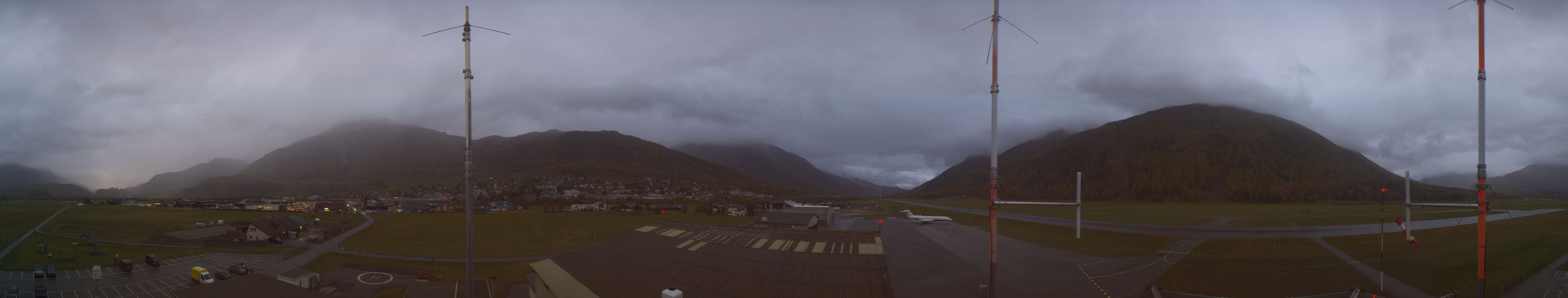 Archived image Webcam Samedan I Airport orientation west