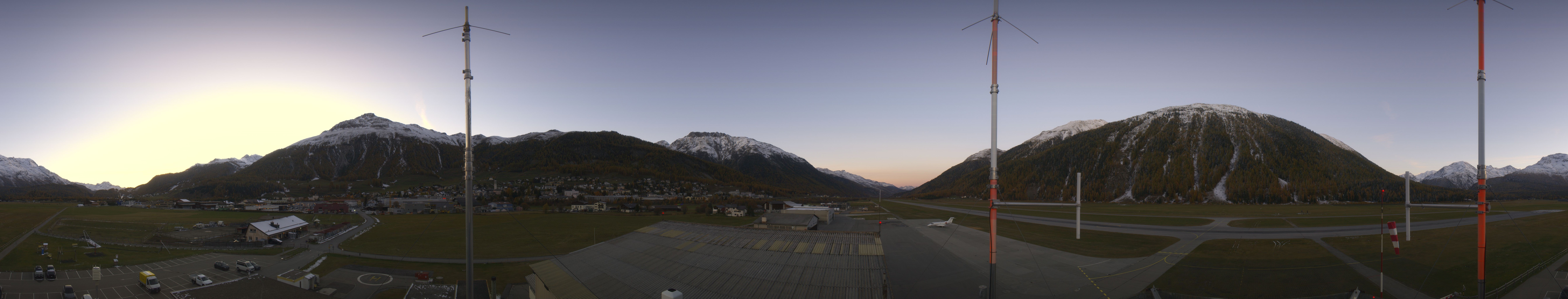 Archived image Webcam Samedan I Airport orientation west