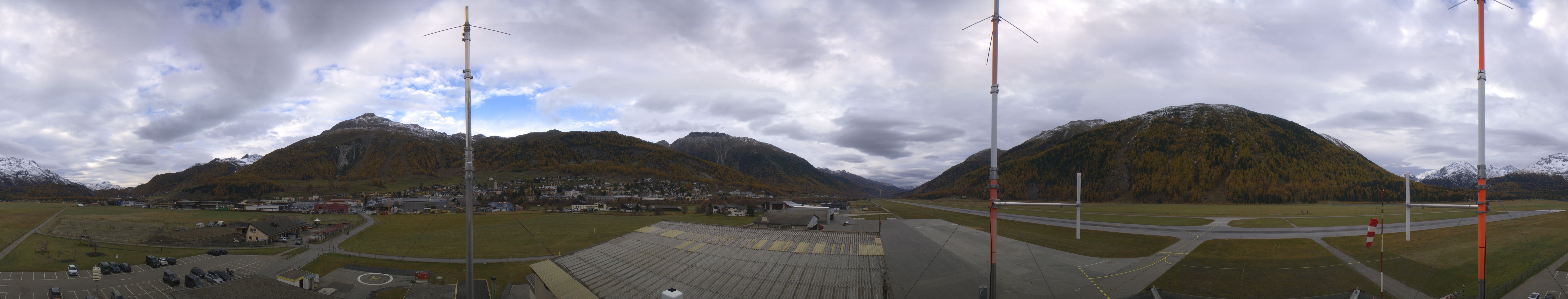 Archived image Webcam Samedan I Airport orientation west
