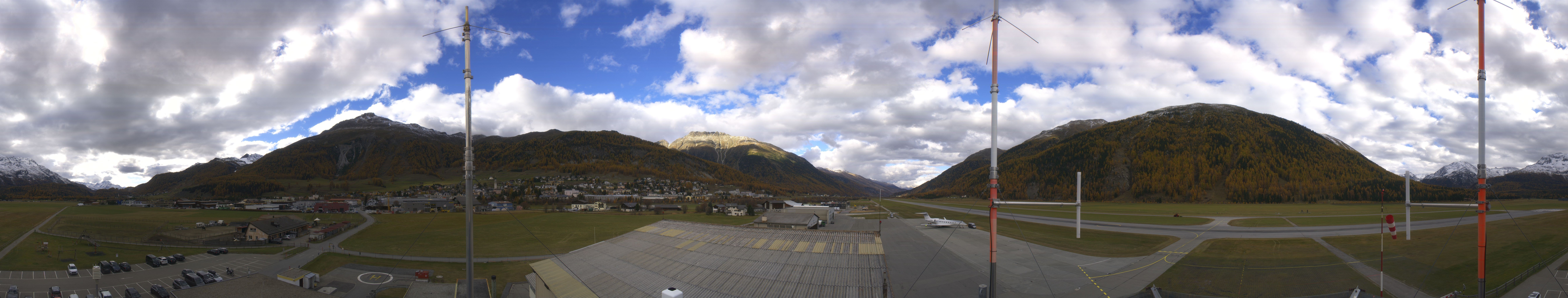 Archived image Webcam Samedan I Airport orientation west