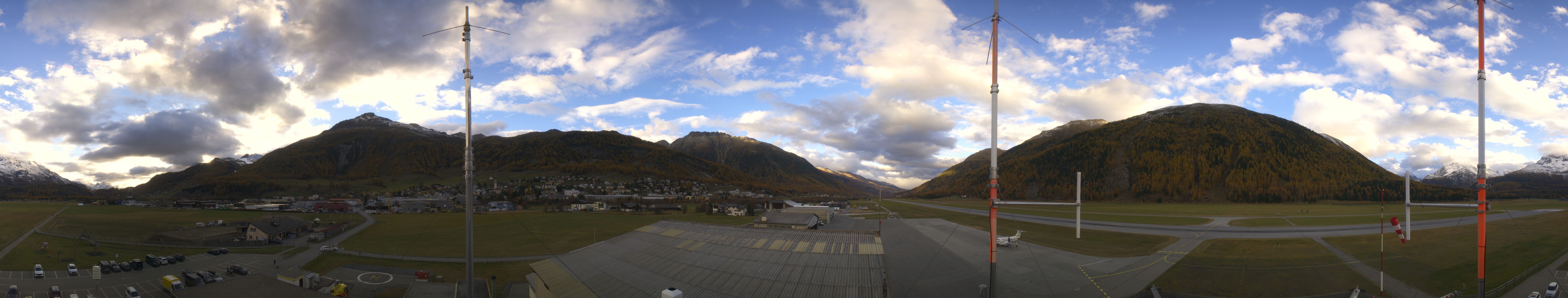 Archived image Webcam Samedan I Airport orientation west