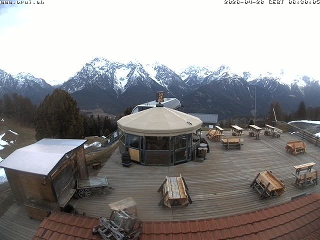 Archived image Webcam Scuol: mountain station chairlift "Prui", Ftan