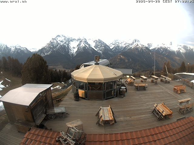 Archived image Webcam Scuol: mountain station chairlift "Prui", Ftan