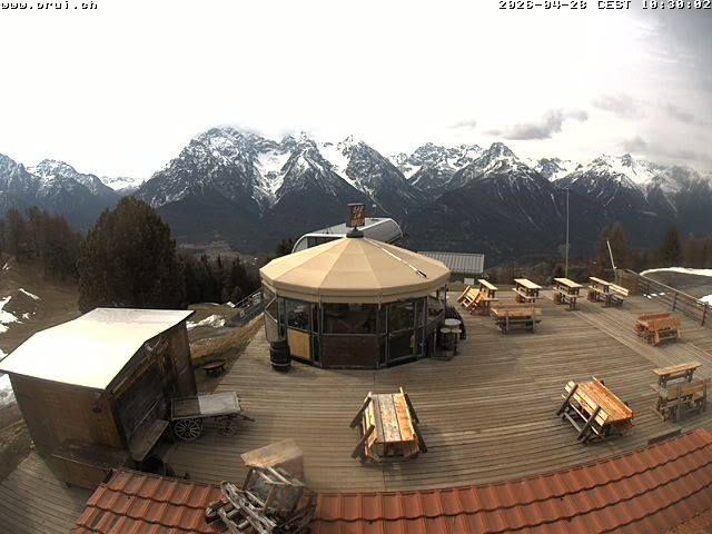 Archived image Webcam Scuol: mountain station chairlift "Prui", Ftan