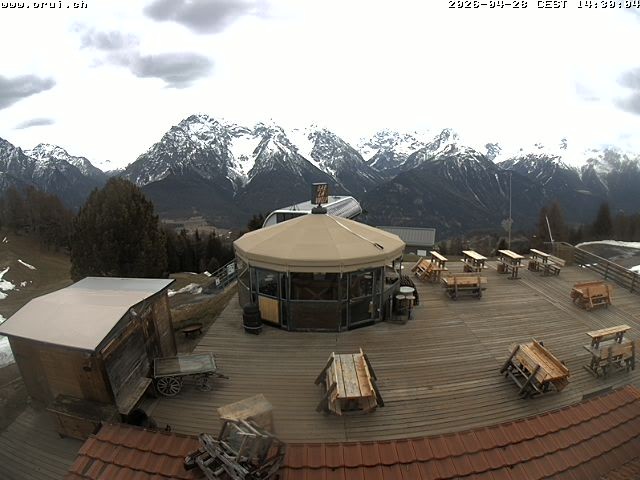 Archived image Webcam Scuol: mountain station chairlift "Prui", Ftan