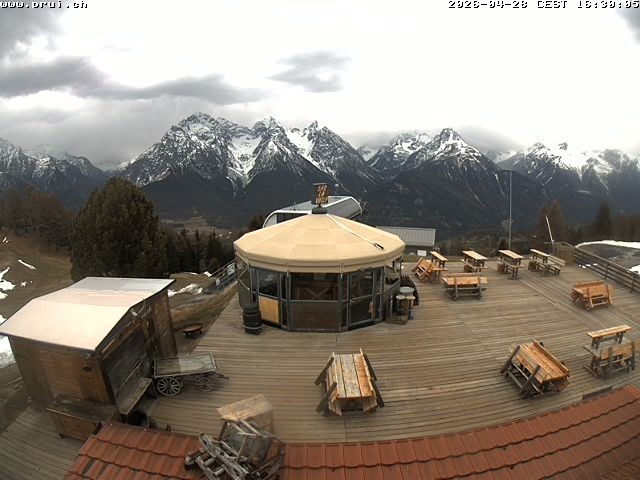 Archived image Webcam Scuol: mountain station chairlift "Prui", Ftan