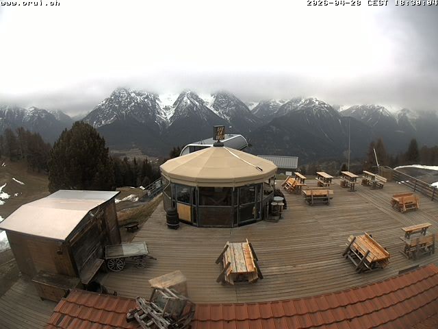 Archived image Webcam Scuol: mountain station chairlift "Prui", Ftan