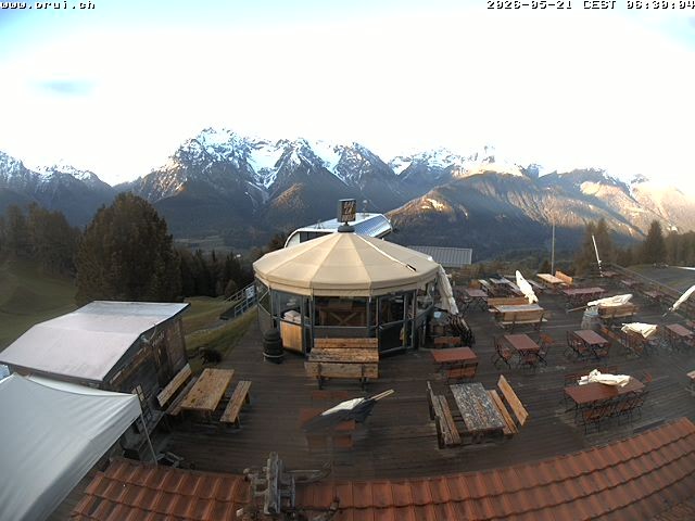Archived image Webcam Scuol: mountain station chairlift "Prui", Ftan