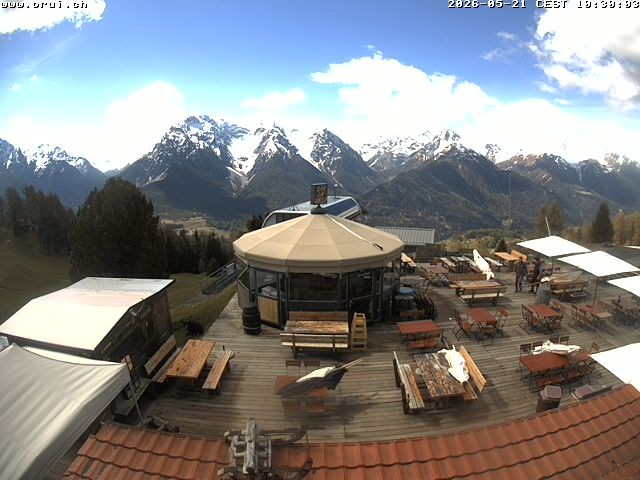 Archived image Webcam Scuol: mountain station chairlift "Prui", Ftan