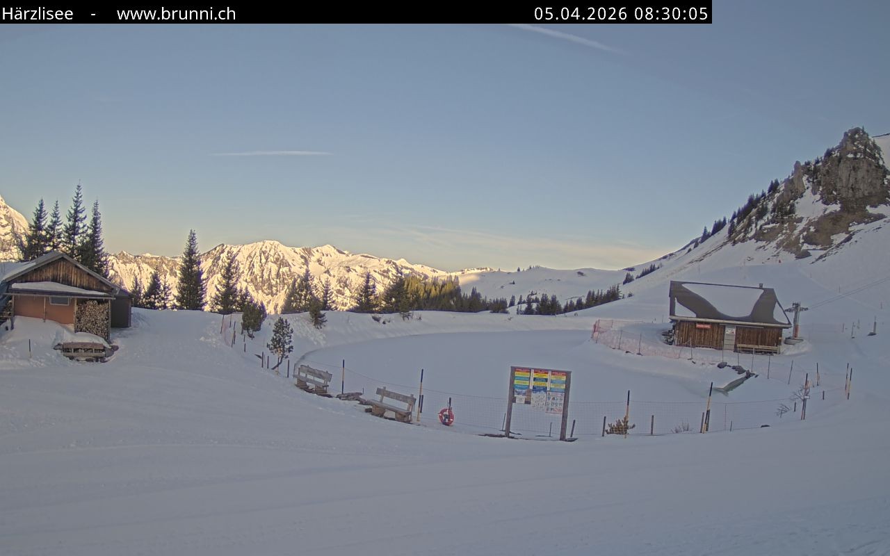 Archived image Webcam Engelberg Titlis: Lake Härzlisee