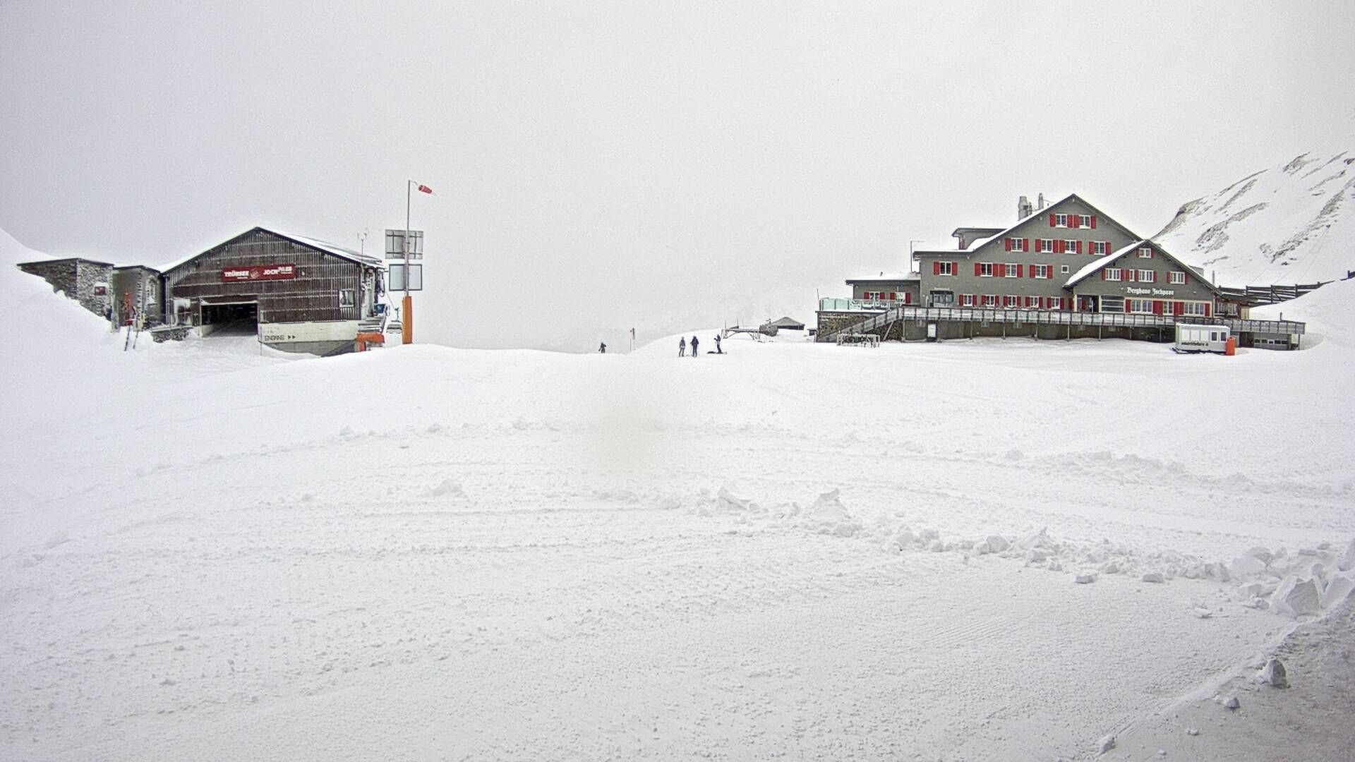Archiv Foto Webcam Engelberg Titlis: Berghaus Jochpass