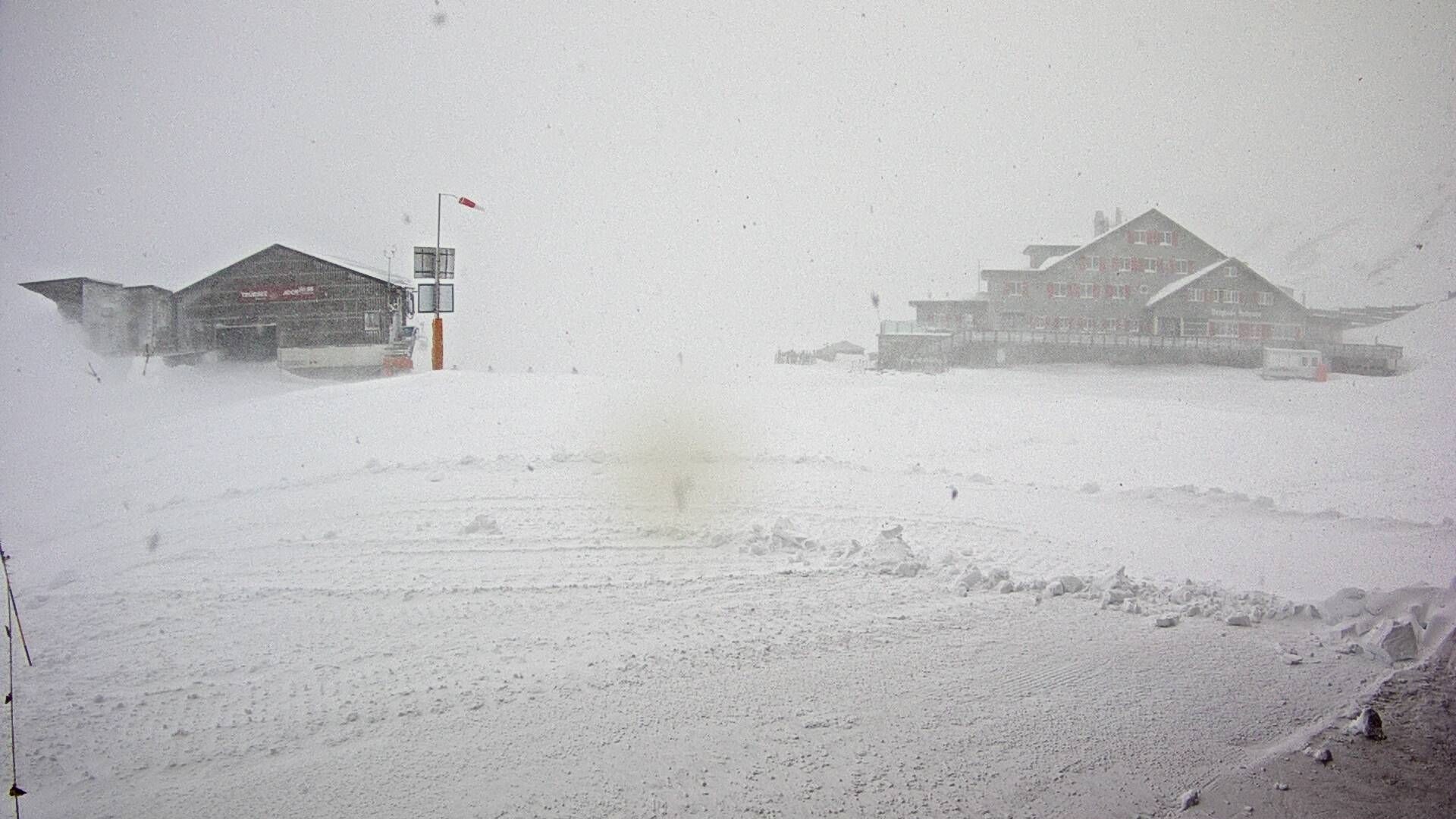Archiv Foto Webcam Engelberg Titlis: Berghaus Jochpass
