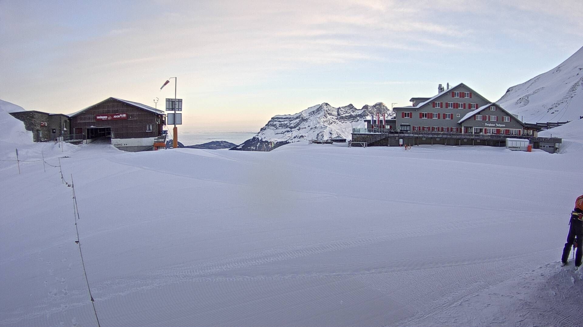 Archiv Foto Webcam Engelberg Titlis: Berghaus Jochpass