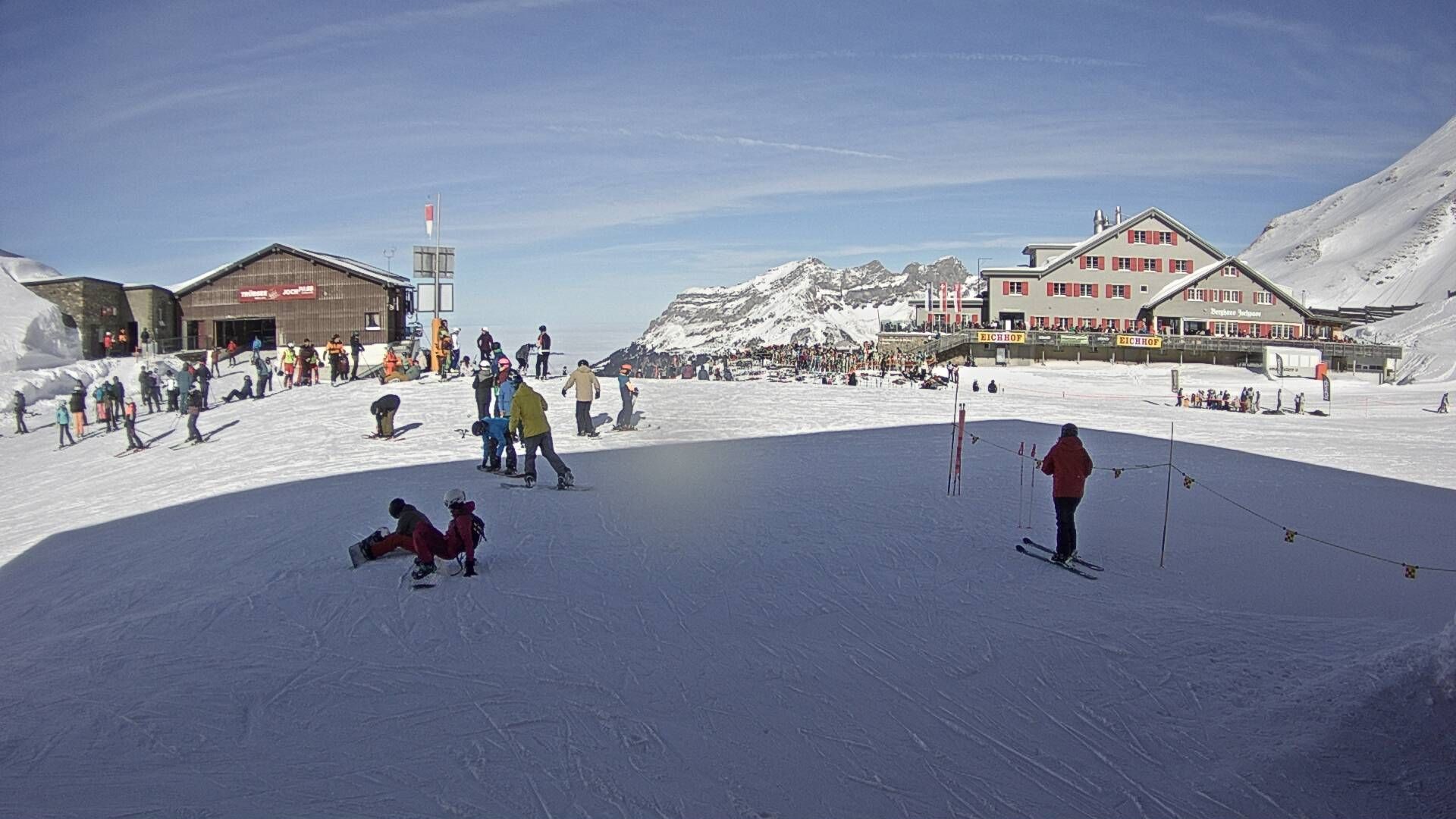 Archiv Foto Webcam Engelberg Titlis: Berghaus Jochpass