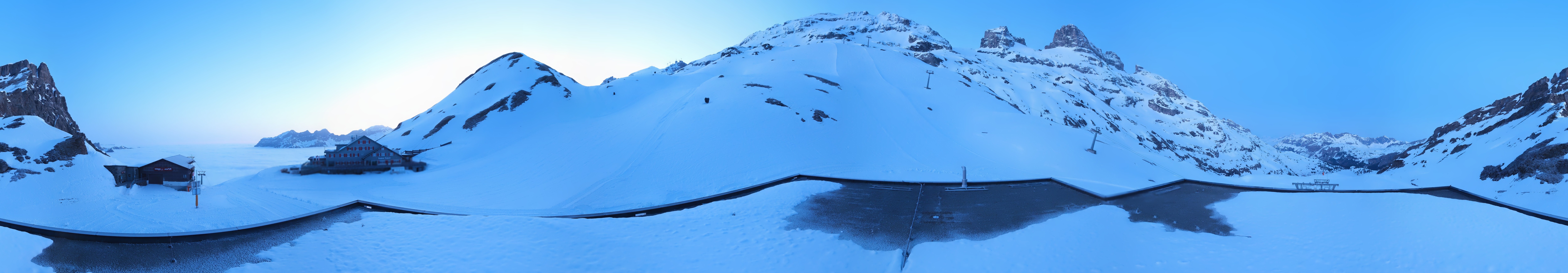 Archiv Foto Webcam Engelberg Titlis: Berghaus Jochpass