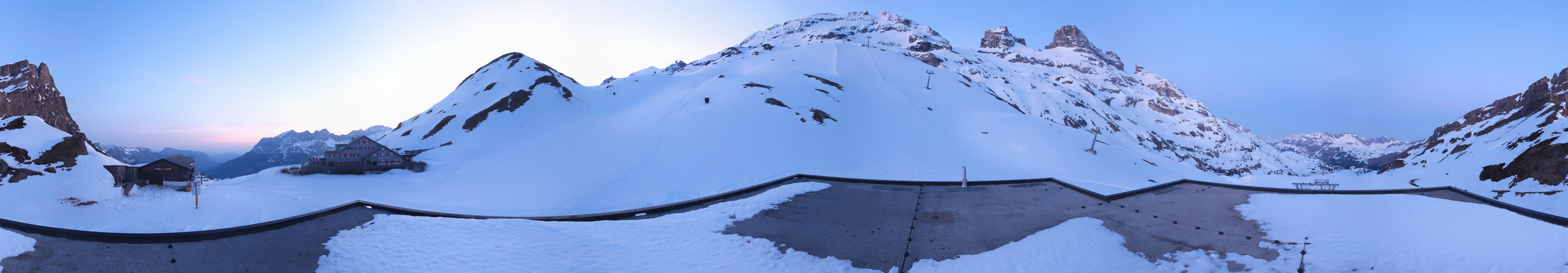 Archiv Foto Webcam Engelberg Titlis: Berghaus Jochpass