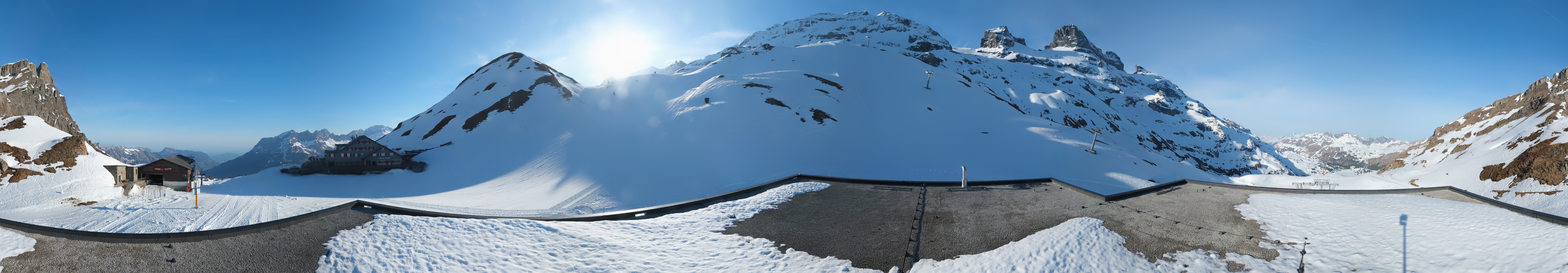 Archiv Foto Webcam Engelberg Titlis: Berghaus Jochpass