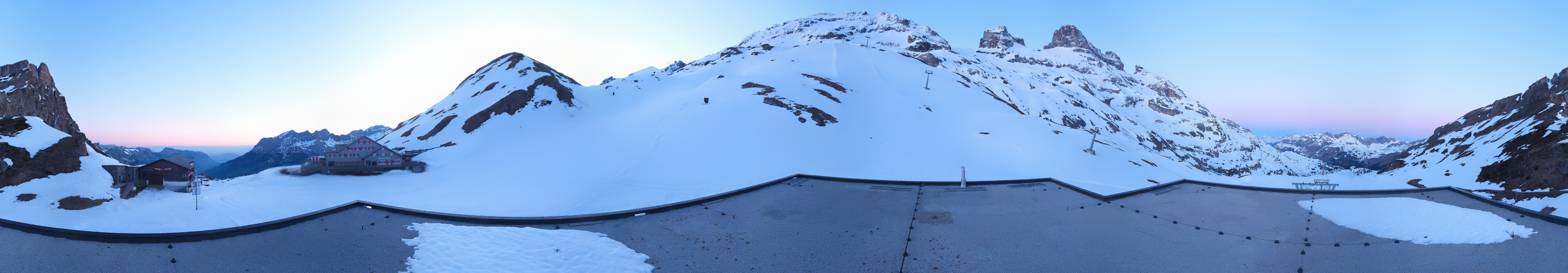Archiv Foto Webcam Engelberg Titlis: Berghaus Jochpass