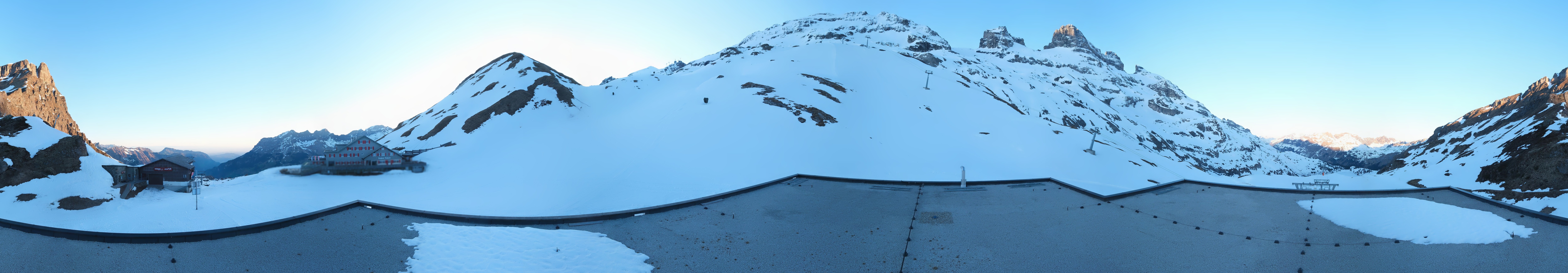 Archiv Foto Webcam Engelberg Titlis: Berghaus Jochpass