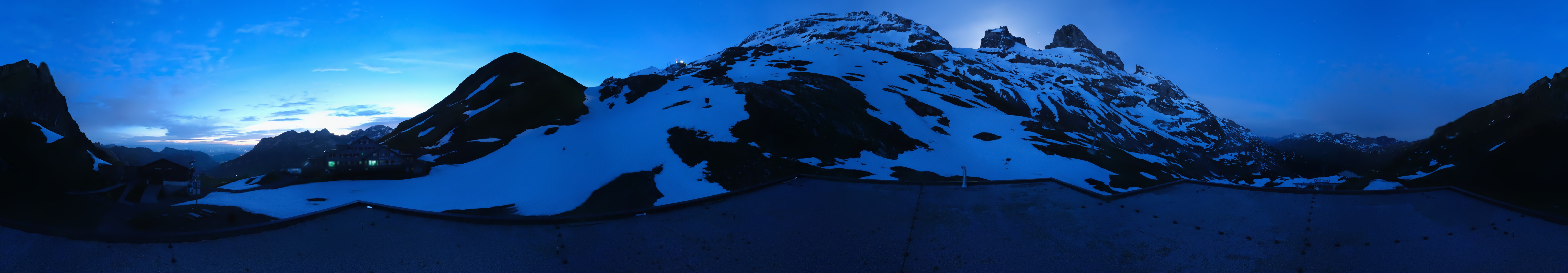 Archived image Webcam Engelberg Titlis: Mountain restaurant Jochpass