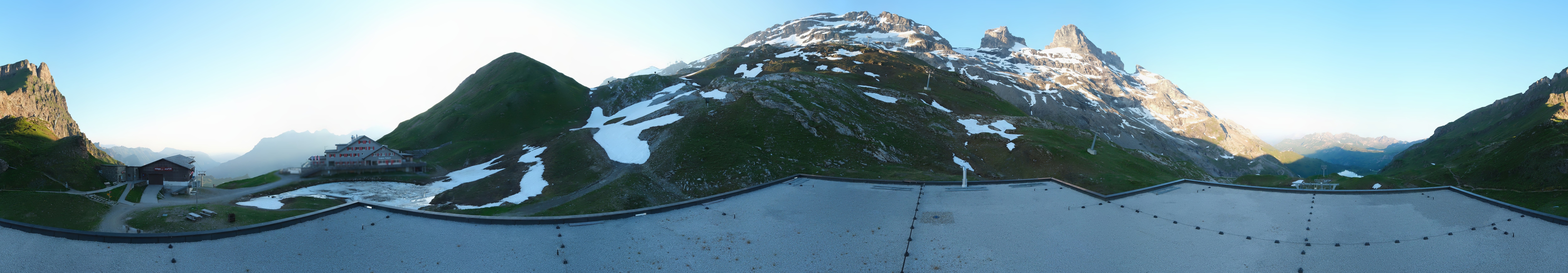Archiv Foto Webcam Engelberg Titlis: Berghaus Jochpass