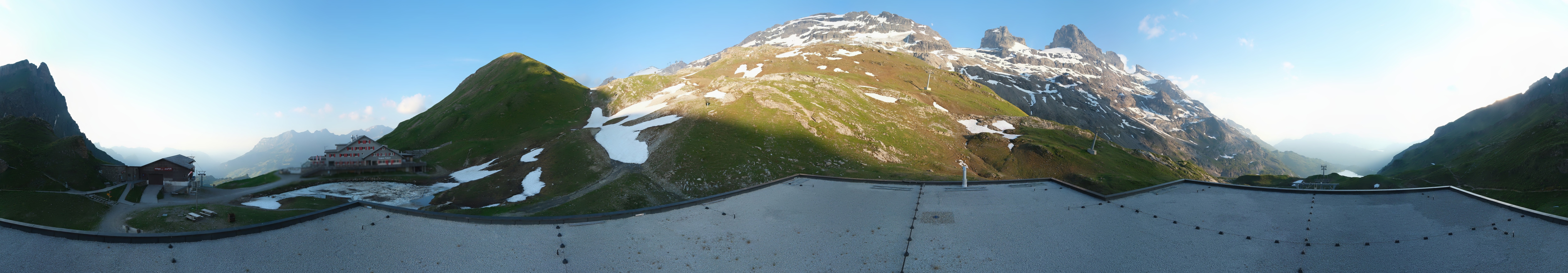 Archiv Foto Webcam Engelberg Titlis: Berghaus Jochpass