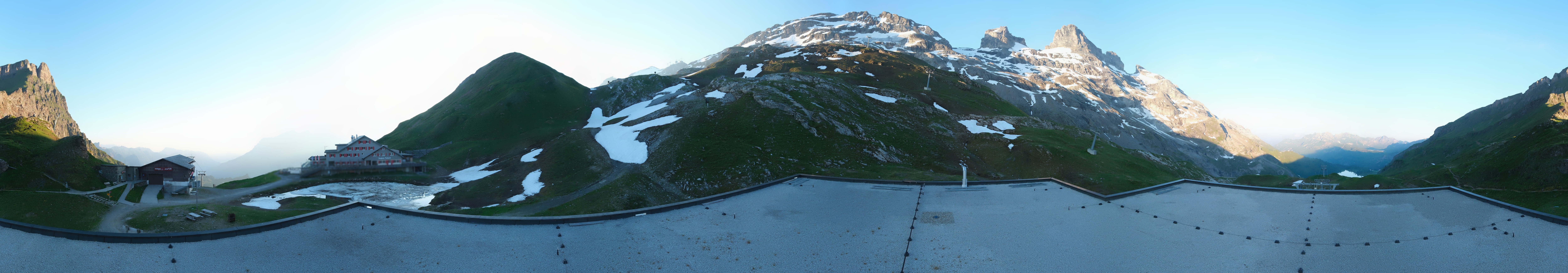 Archiv Foto Webcam Engelberg Titlis: Berghaus Jochpass