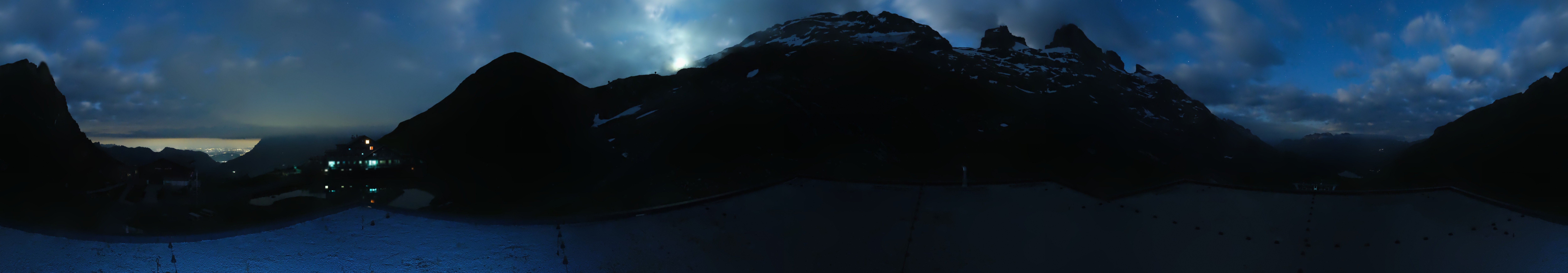 Archived image Webcam Engelberg Titlis: Mountain restaurant Jochpass