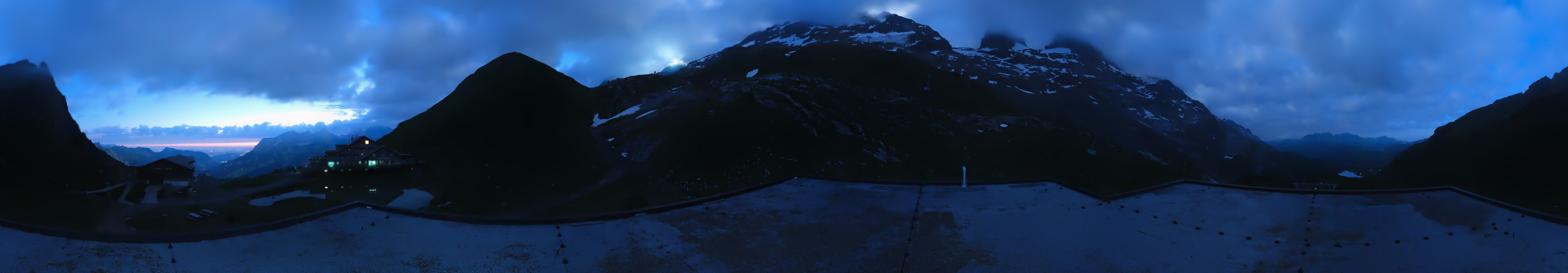 Archived image Webcam Engelberg Titlis: Mountain restaurant Jochpass