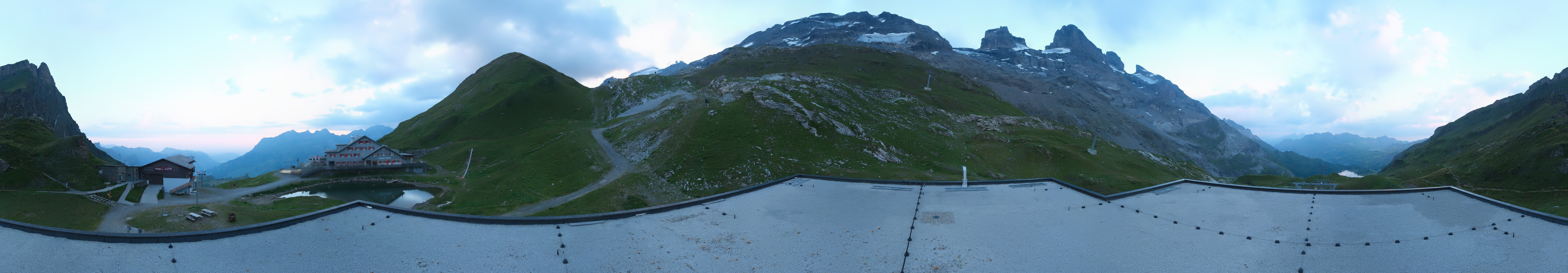 Archiv Foto Webcam Engelberg Titlis: Berghaus Jochpass