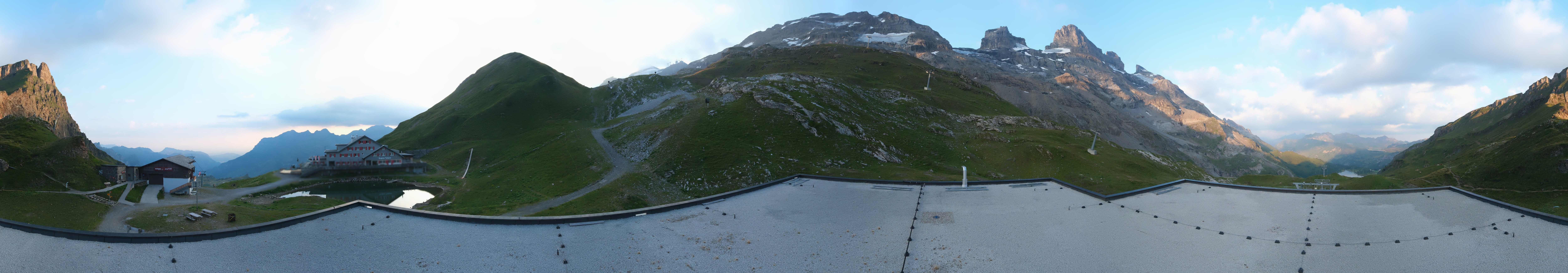 Archiv Foto Webcam Engelberg Titlis: Berghaus Jochpass