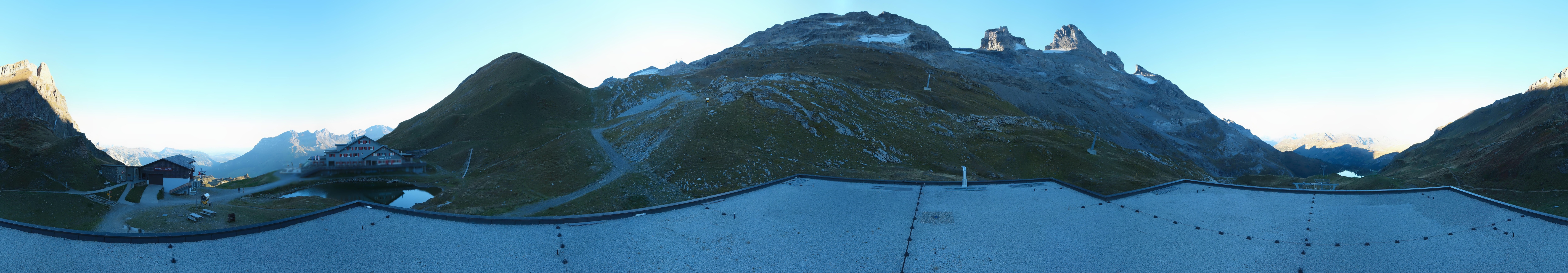 Archived image Webcam Engelberg Titlis: Mountain restaurant Jochpass