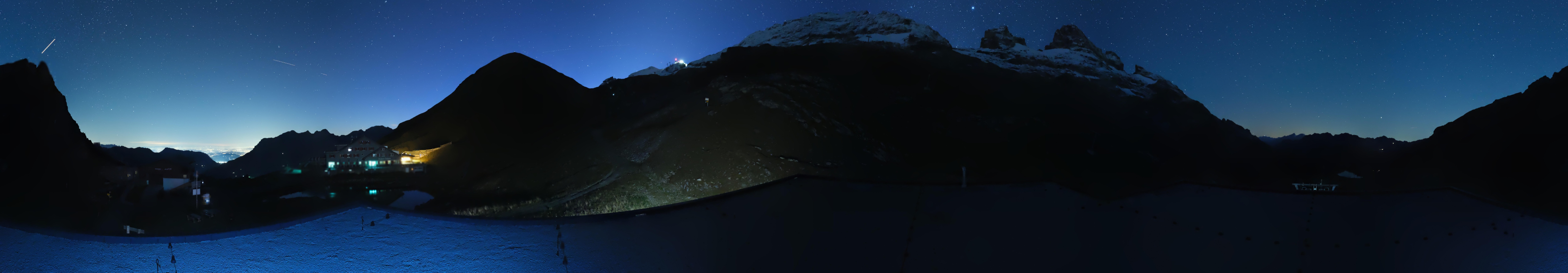 Archived image Webcam Engelberg Titlis: Mountain restaurant Jochpass