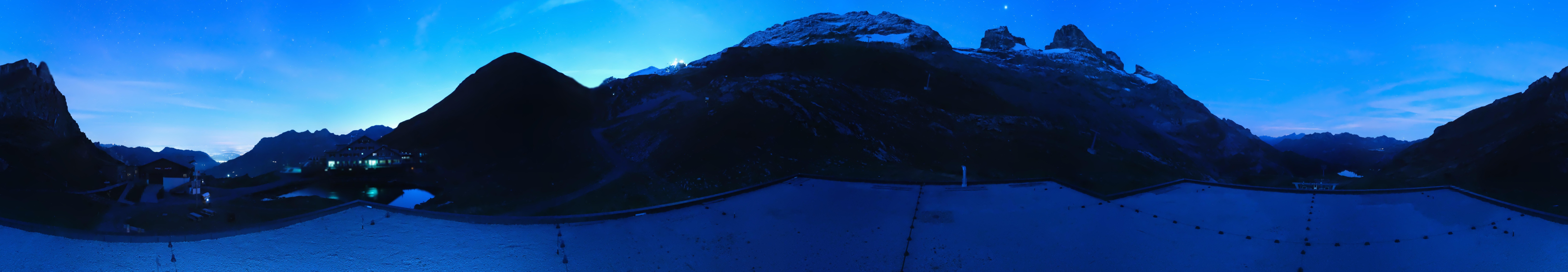 Archiv Foto Webcam Engelberg Titlis: Berghaus Jochpass