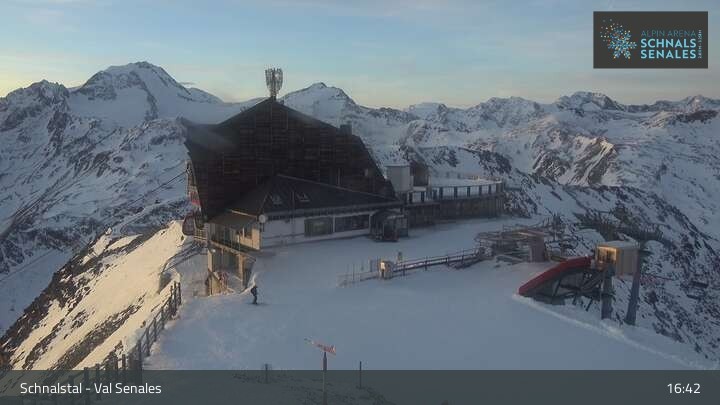 Archived image Webcam Schnalstal Gletscherbahn - Top Station