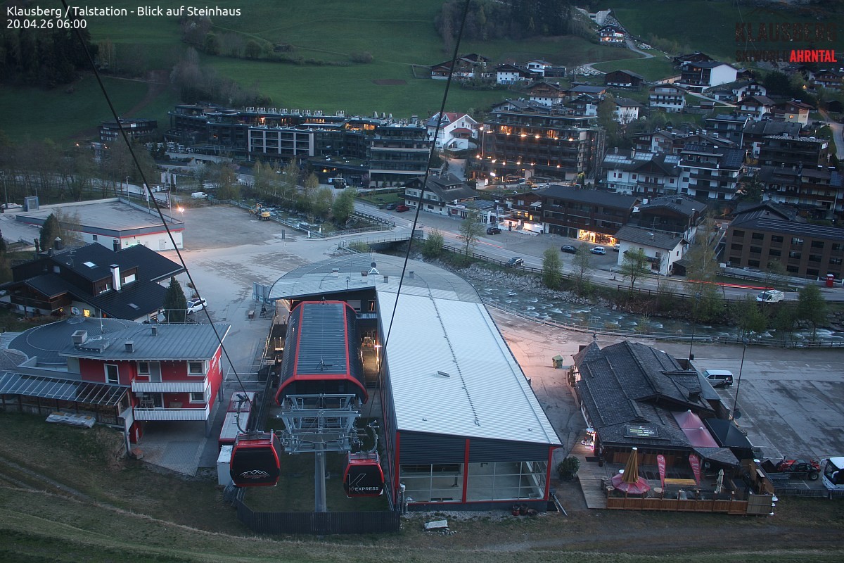 Archived image Webcam Klausberg gondola, Cadipietra/Steinhaus