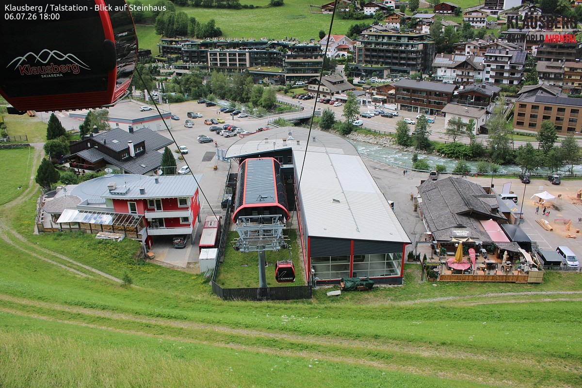 Archived image Webcam Klausberg gondola, Cadipietra/Steinhaus